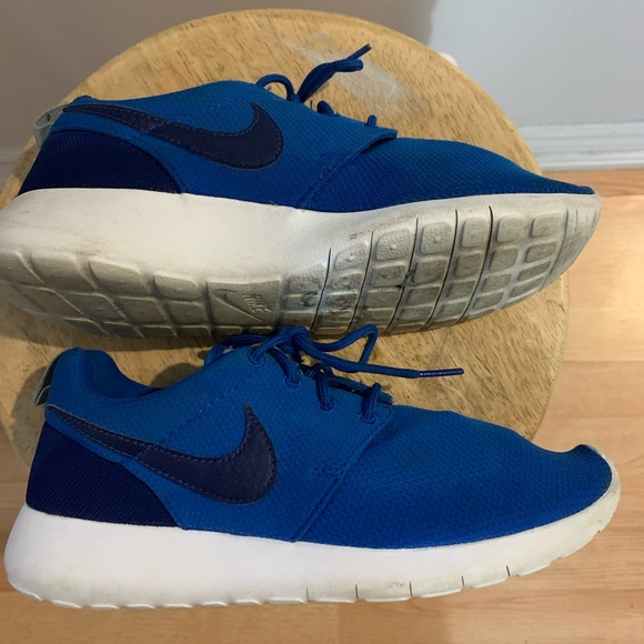 Nike Roshe One blue gently used - Picture 5 of 6